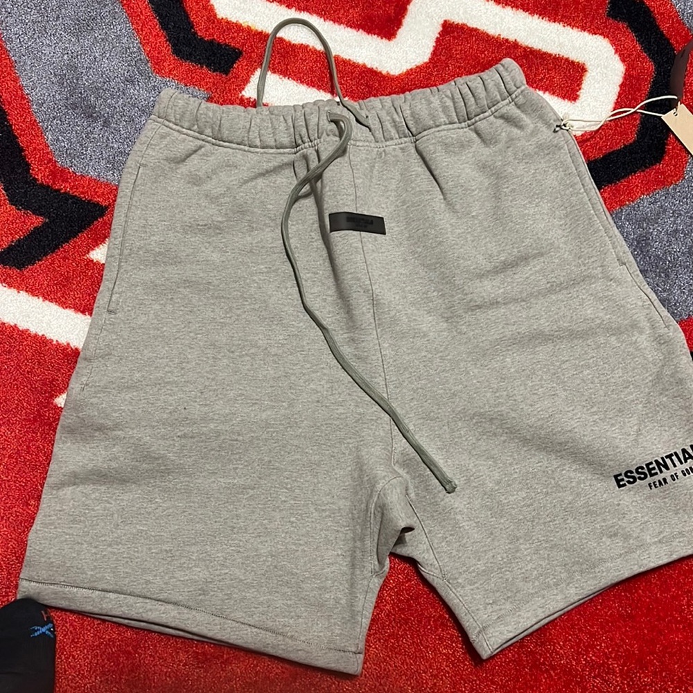 Essentials fear of God shorts size L color dark oatmeal